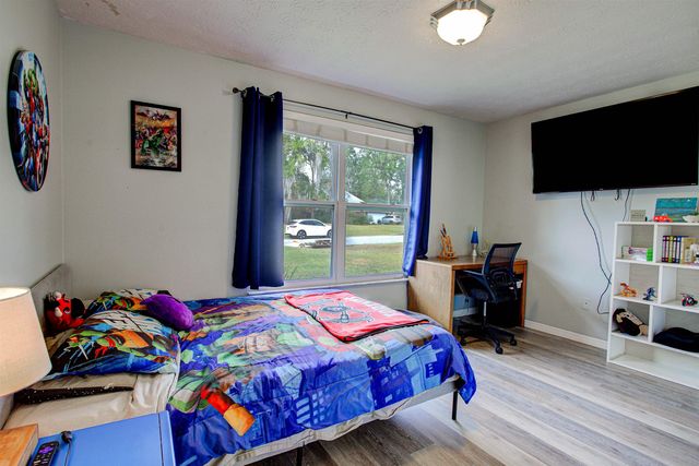 4504 Wilderness Ln N, Jacksonville, FL 32258