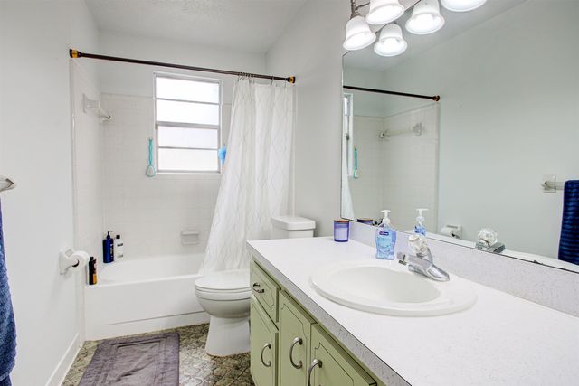 4504 Wilderness Ln N, Jacksonville, FL 32258