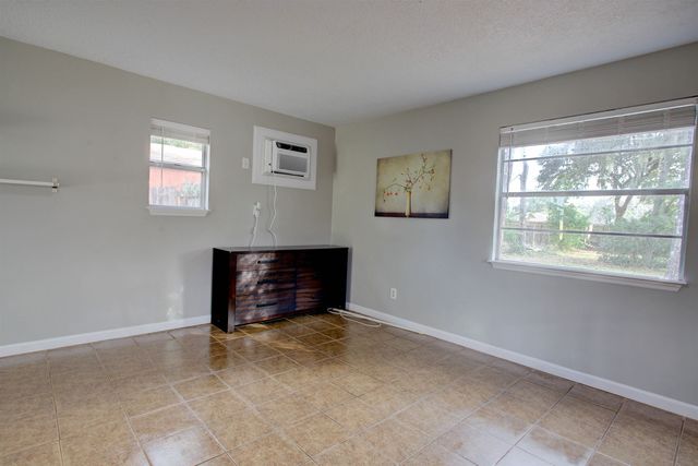 4504 Wilderness Ln N, Jacksonville, FL 32258