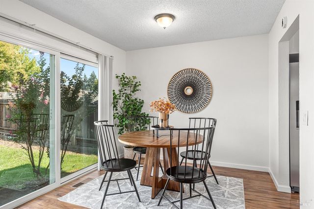 746 Bernadette Ave, Rohnert Park, CA 94928