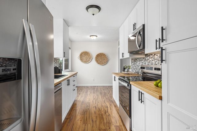 746 Bernadette Ave, Rohnert Park, CA 94928