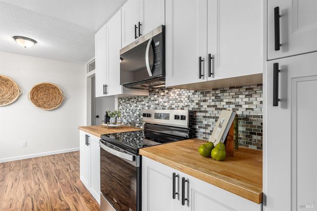 746 Bernadette Ave, Rohnert Park, CA 94928