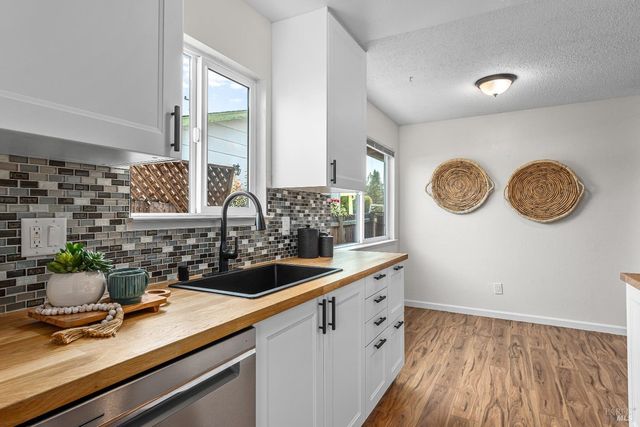 746 Bernadette Ave, Rohnert Park, CA 94928