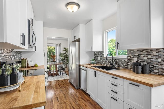 746 Bernadette Ave, Rohnert Park, CA 94928