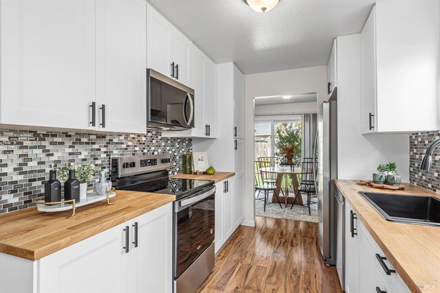 746 Bernadette Ave, Rohnert Park, CA 94928