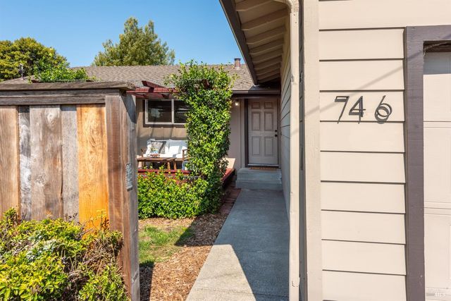746 Bernadette Ave, Rohnert Park, CA 94928