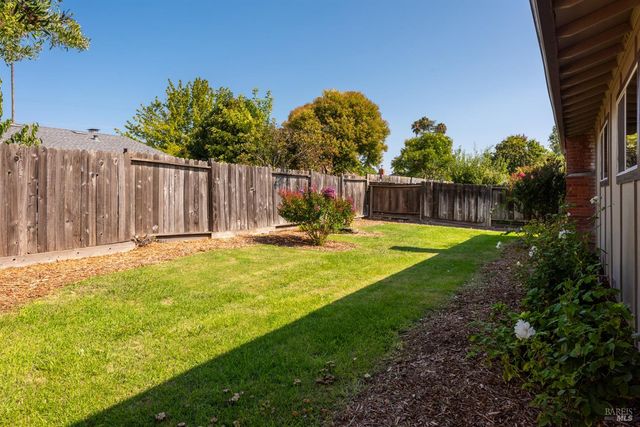 746 Bernadette Ave, Rohnert Park, CA 94928