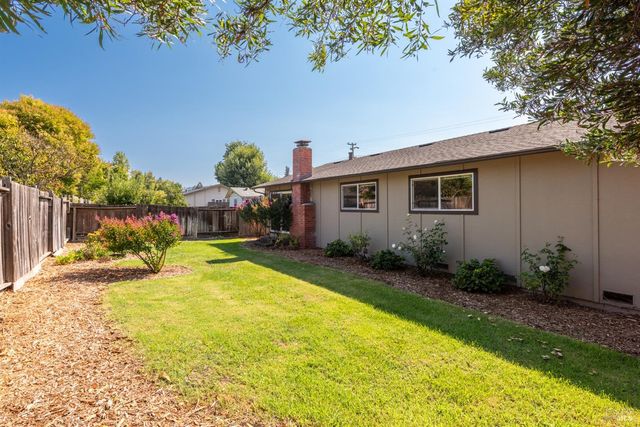 746 Bernadette Ave, Rohnert Park, CA 94928