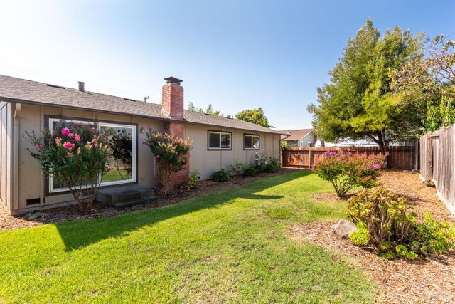 746 Bernadette Ave, Rohnert Park, CA 94928