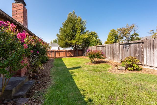 746 Bernadette Ave, Rohnert Park, CA 94928