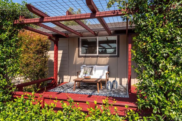 746 Bernadette Ave, Rohnert Park, CA 94928