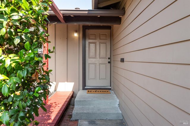 746 Bernadette Ave, Rohnert Park, CA 94928