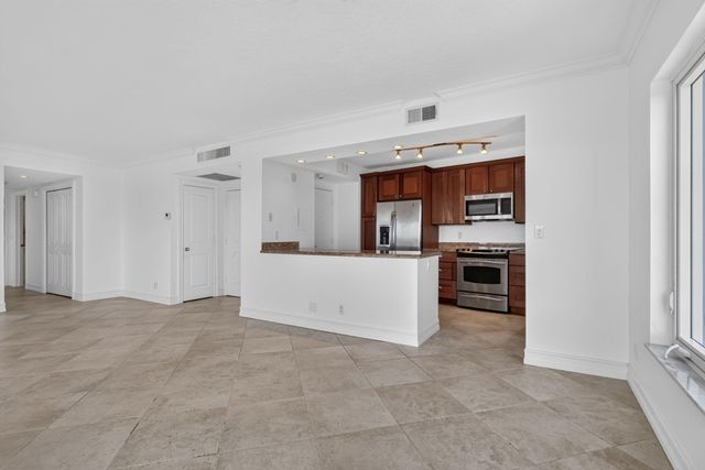 555 SE 6TH Avenue 4F, Delray Beach, FL 33483