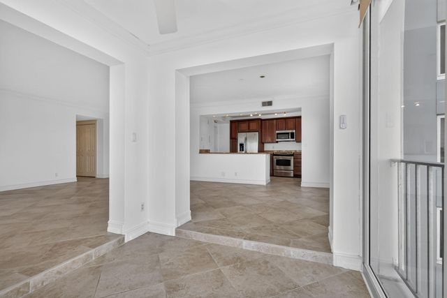 555 SE 6TH Avenue 4F, Delray Beach, FL 33483