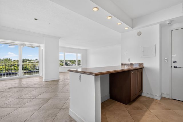 555 SE 6TH Avenue 4F, Delray Beach, FL 33483