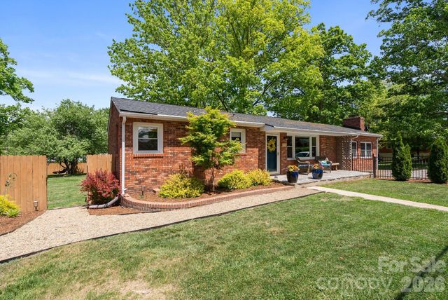 343 Oakview Park Road, Asheville, NC 28803