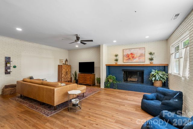 343 Oakview Park Road, Asheville, NC 28803