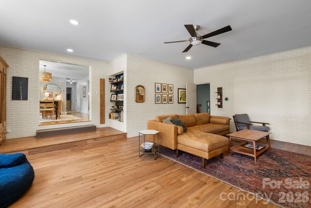 343 Oakview Park Road, Asheville, NC 28803
