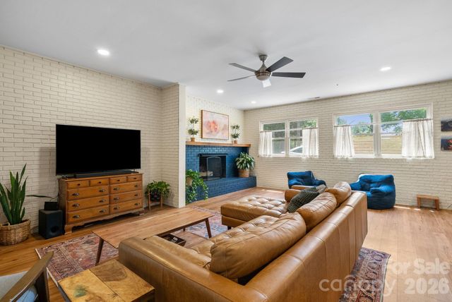 343 Oakview Park Road, Asheville, NC 28803