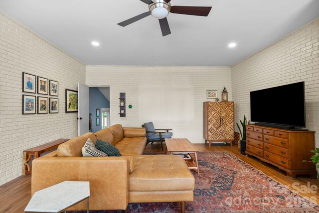 343 Oakview Park Road, Asheville, NC 28803
