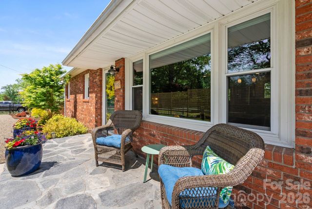 343 Oakview Park Road, Asheville, NC 28803