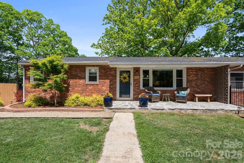 343 Oakview Park Road, Asheville, NC 28803