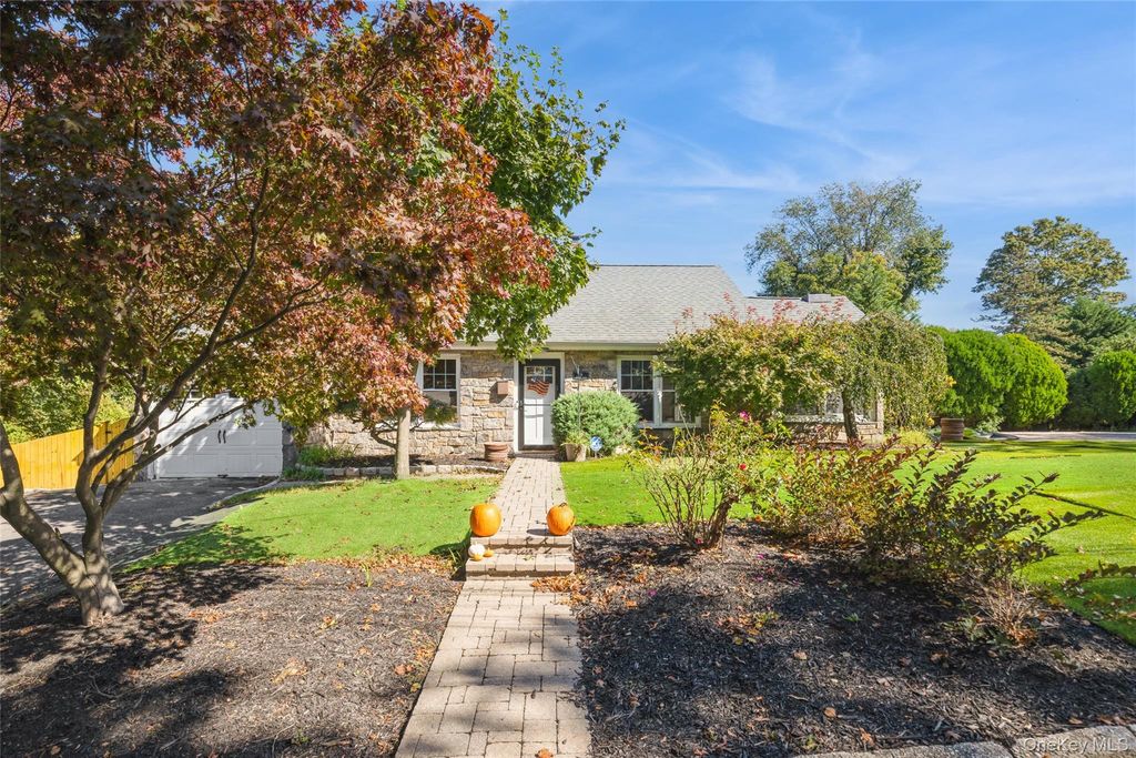 18 Juniper Place, Huntington, NY 11743 — exterior