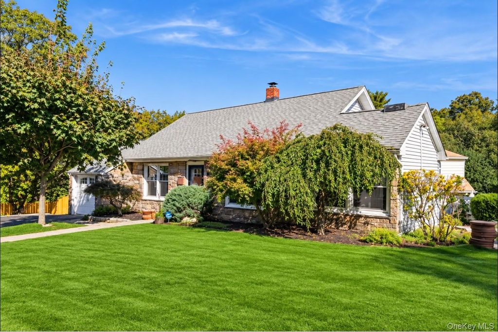 18 Juniper Place, Huntington, NY 11743 — photo 3