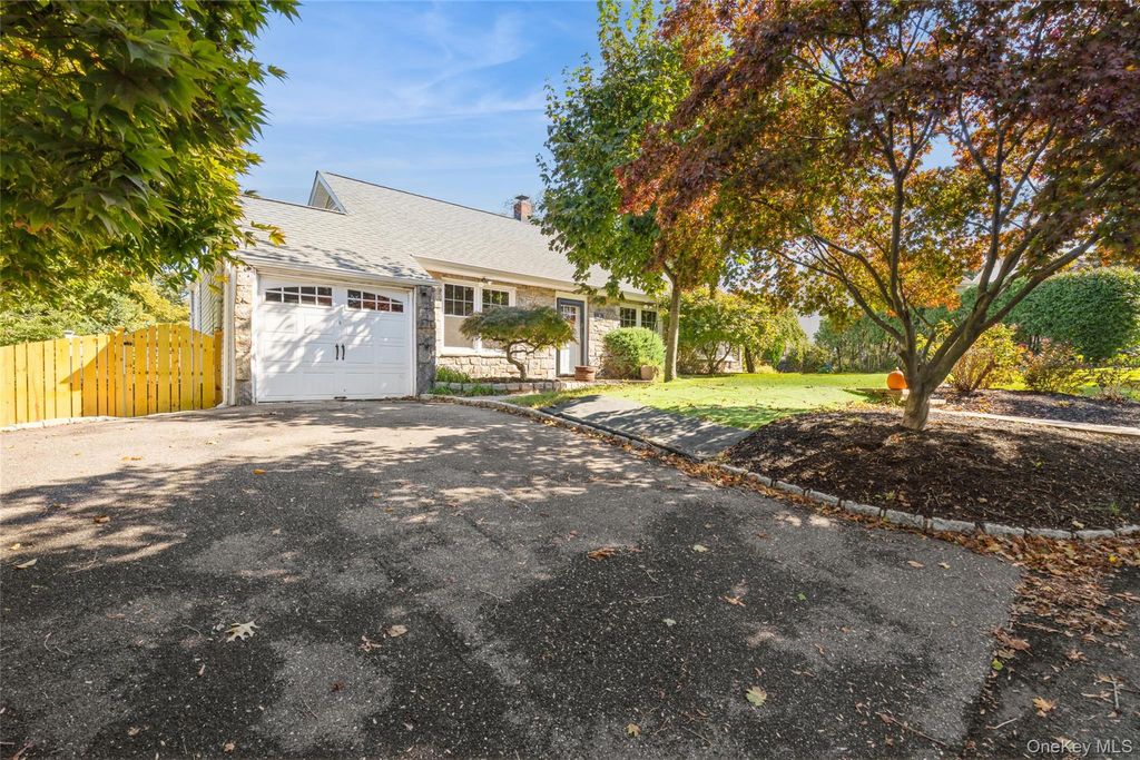 18 Juniper Place, Huntington, NY 11743 — photo 4