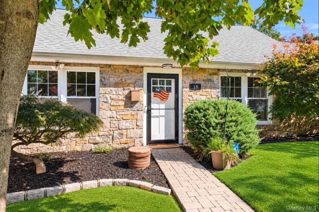 18 Juniper Place, Huntington, NY 11743 — photo 5
