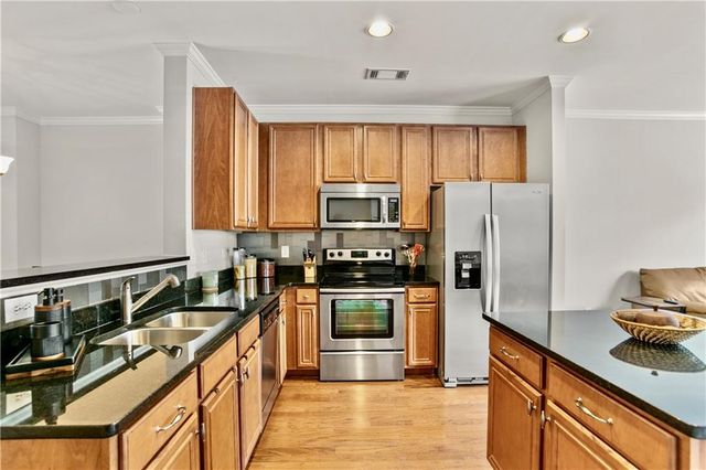 7265 Glisten Avenue 122, Atlanta, GA 30328