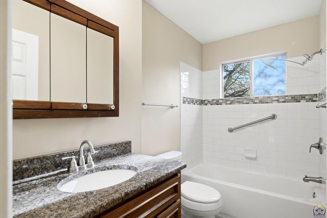 3506 SW Mission AVE, Topeka, KS 66614