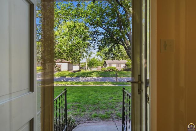 3506 SW Mission AVE, Topeka, KS 66614