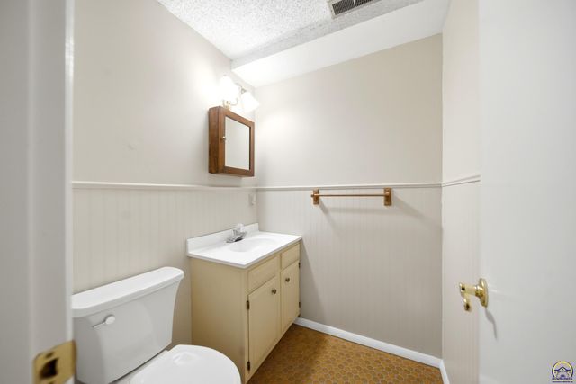 3506 SW Mission AVE, Topeka, KS 66614