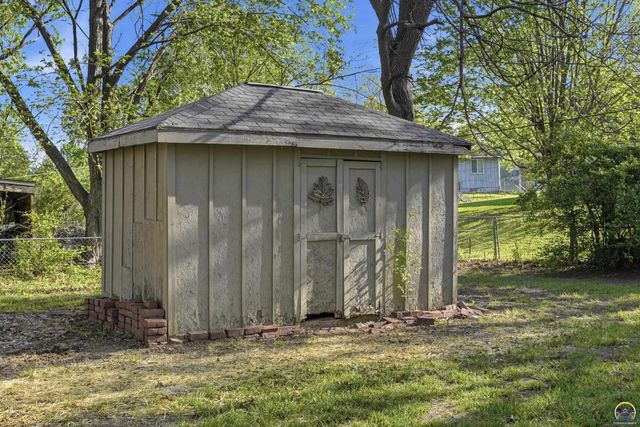 3506 SW Mission AVE, Topeka, KS 66614