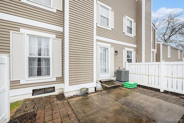 41712 Onaway Drive, Northville, MI 48167