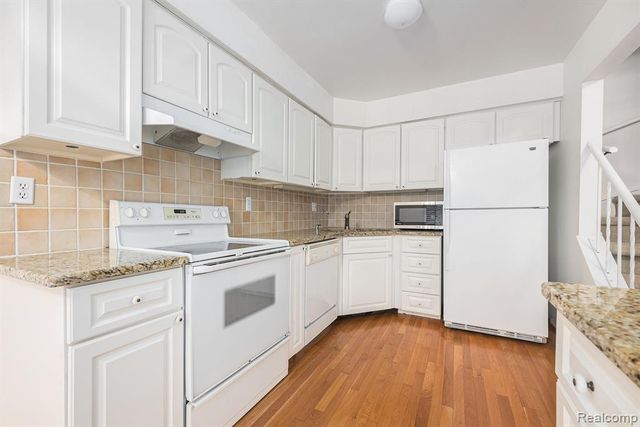 41712 Onaway Drive, Northville, MI 48167