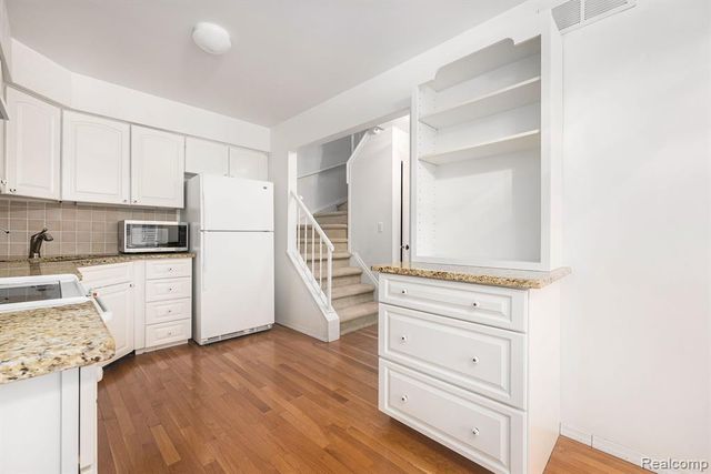 41712 Onaway Drive, Northville, MI 48167