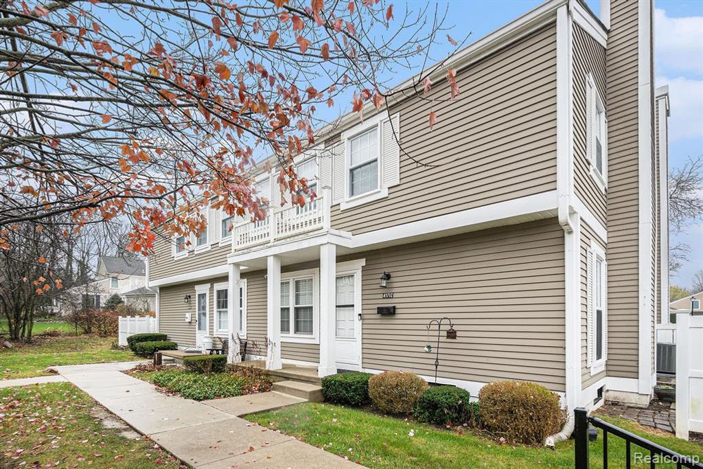 41712 Onaway Drive, Northville, MI 48167