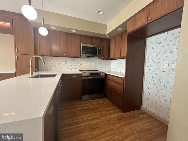 28 COTTONWOOD DR, Southampton, PA 18966