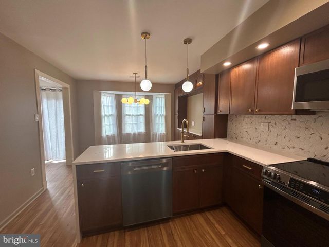 28 COTTONWOOD DR, Southampton, PA 18966