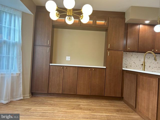 28 COTTONWOOD DR, Southampton, PA 18966