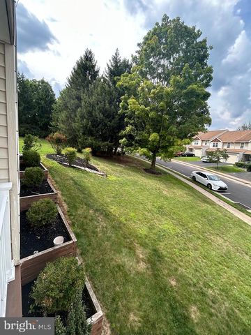28 COTTONWOOD DR, Southampton, PA 18966