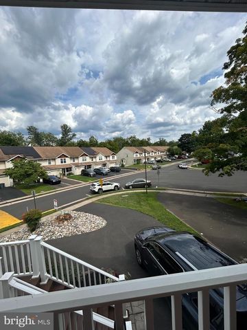 28 COTTONWOOD DR, Southampton, PA 18966