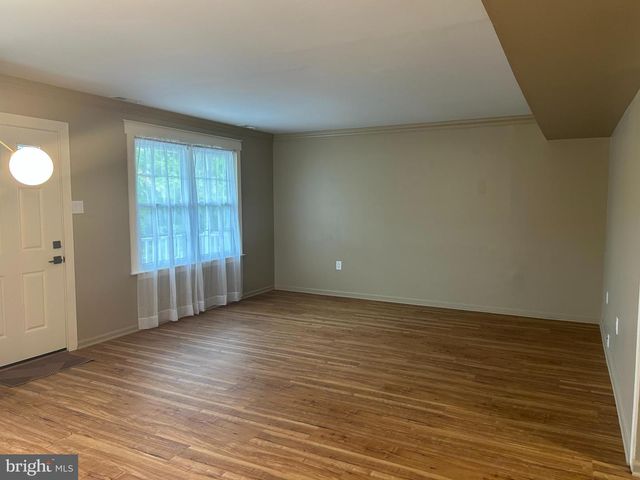 28 COTTONWOOD DR, Southampton, PA 18966