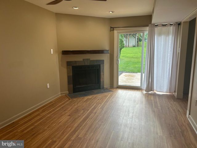 28 COTTONWOOD DR, Southampton, PA 18966