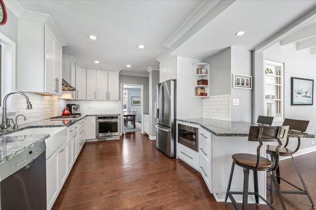 909 Locust Road, Wilmette, IL 60091