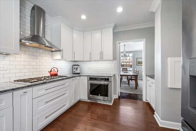 909 Locust Road, Wilmette, IL 60091