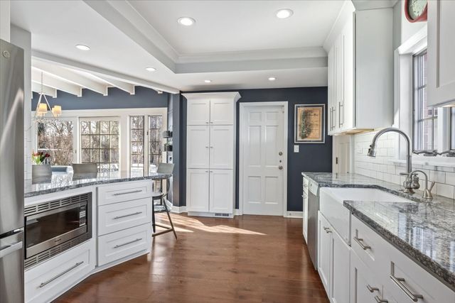 909 Locust Road, Wilmette, IL 60091