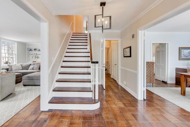 909 Locust Road, Wilmette, IL 60091